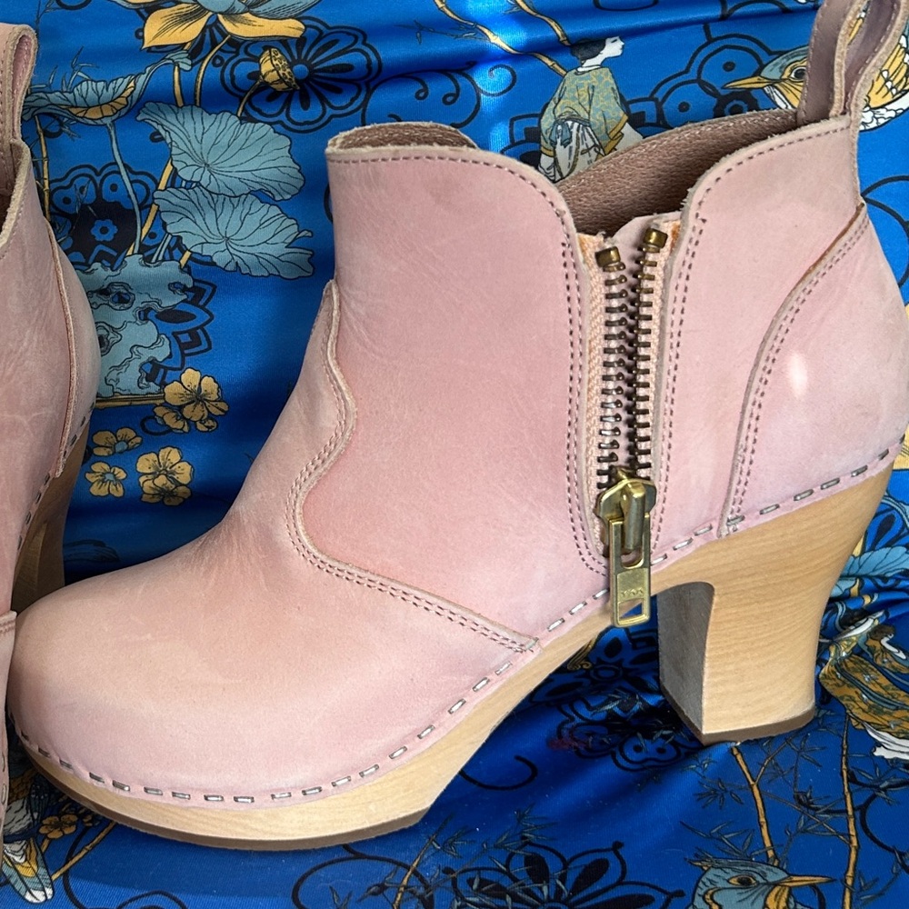Swedish Hasbeens Light Pink Leather Ankle Boots with Zip 38 EUC